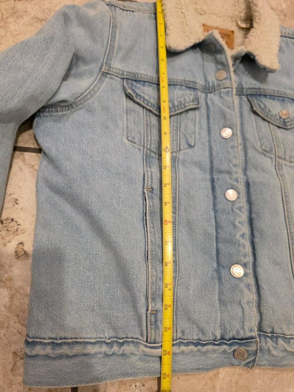 Levi’s Premium Sherpa Fleece Lined Denim Trucker Jacket / Light Wash / Women’s L - Picture 3 of 6